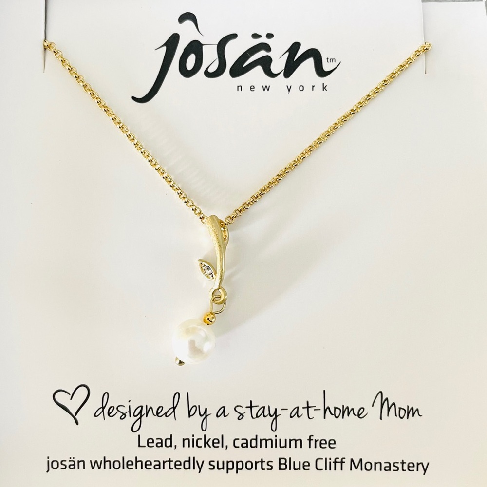 Josän New York Gold Necklace w/ Pearl & Stone